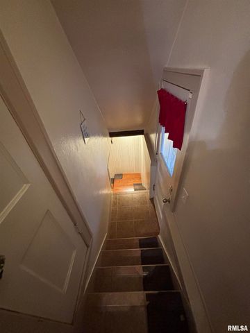 807 W CORRINGTON Avenue, Peoria, IL 61604