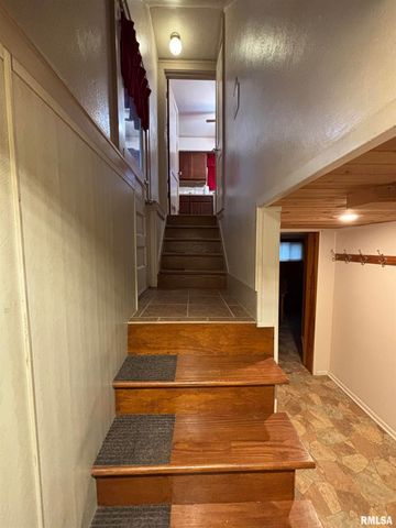 807 W CORRINGTON Avenue, Peoria, IL 61604