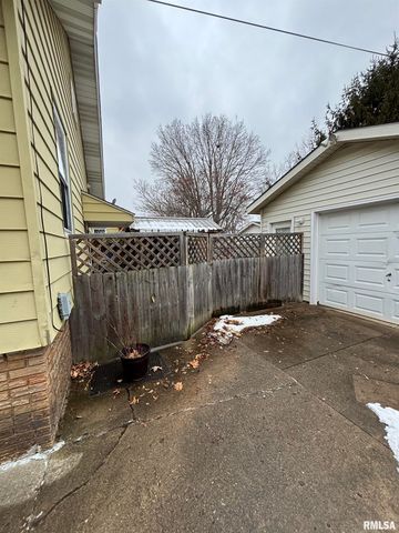 807 W CORRINGTON Avenue, Peoria, IL 61604