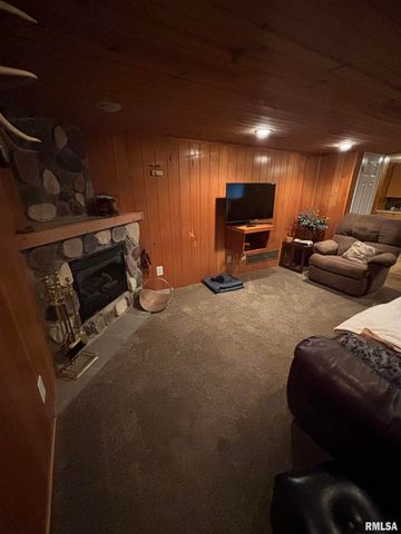 807 W CORRINGTON Avenue, Peoria, IL 61604