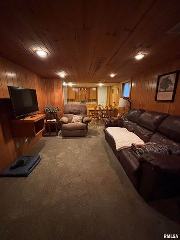 807 W CORRINGTON Avenue, Peoria, IL 61604