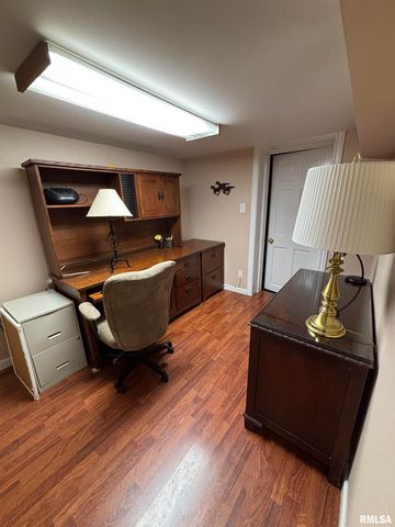 807 W CORRINGTON Avenue, Peoria, IL 61604