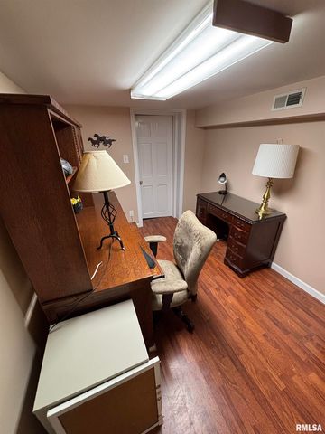 807 W CORRINGTON Avenue, Peoria, IL 61604