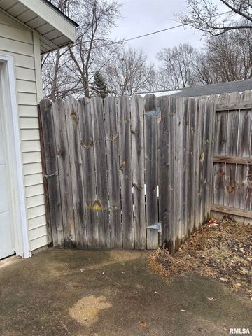 807 W CORRINGTON Avenue, Peoria, IL 61604