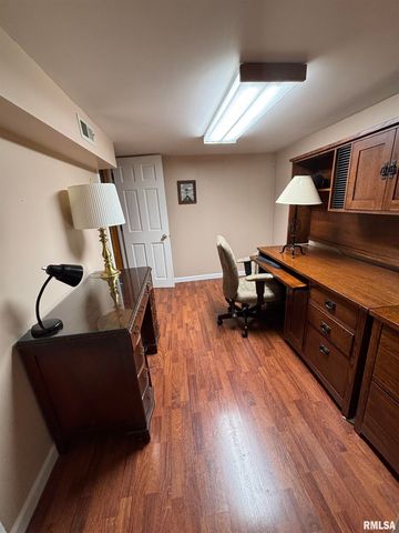 807 W CORRINGTON Avenue, Peoria, IL 61604