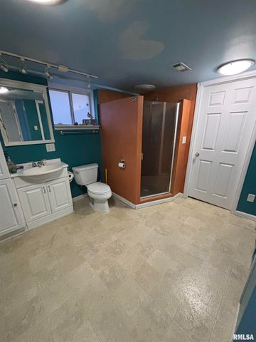 807 W CORRINGTON Avenue, Peoria, IL 61604