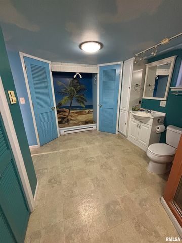 807 W CORRINGTON Avenue, Peoria, IL 61604