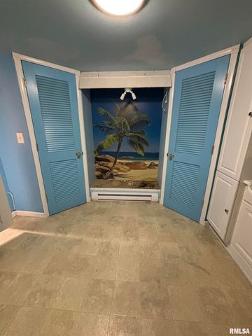 807 W CORRINGTON Avenue, Peoria, IL 61604