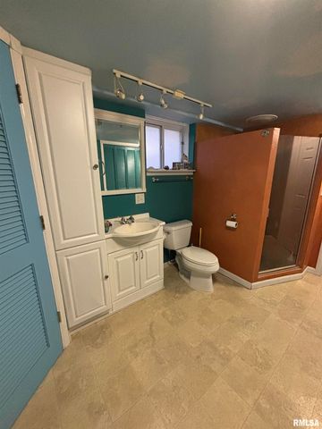 807 W CORRINGTON Avenue, Peoria, IL 61604