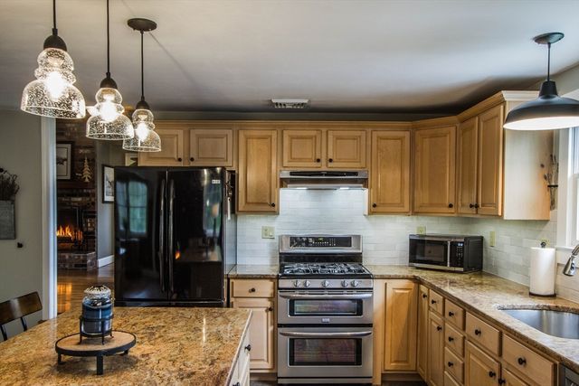 692 Cronin Rd, Warren, MA 01585