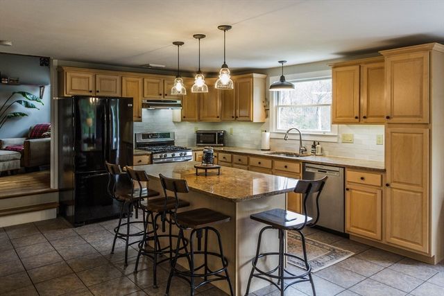 692 Cronin Rd, Warren, MA 01585