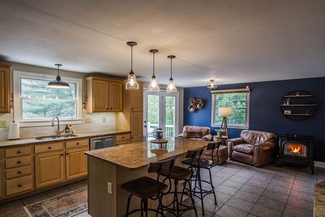 692 Cronin Rd, Warren, MA 01585