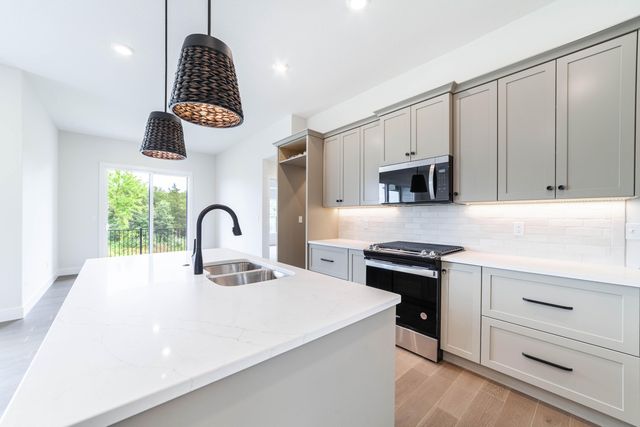 7309 W GOLDEN WILLOW RD, Columbia, MO 65202