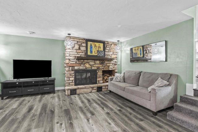 2101 LAWRENCE DRIVE, De Pere, WI 54115