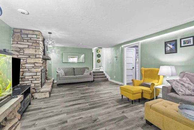 2101 LAWRENCE DRIVE, De Pere, WI 54115