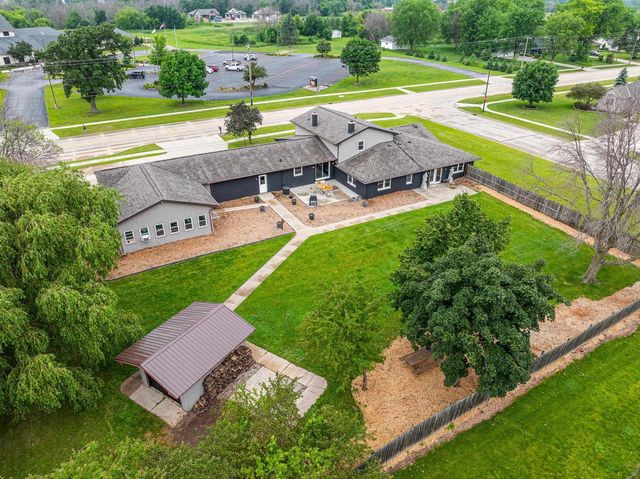 2101 LAWRENCE DRIVE, De Pere, WI 54115