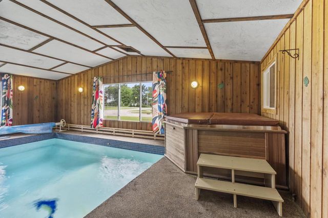 2101 LAWRENCE DRIVE, De Pere, WI 54115