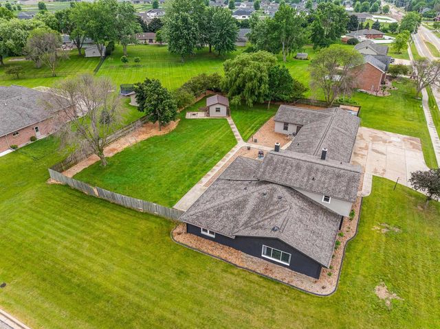 2101 LAWRENCE DRIVE, De Pere, WI 54115