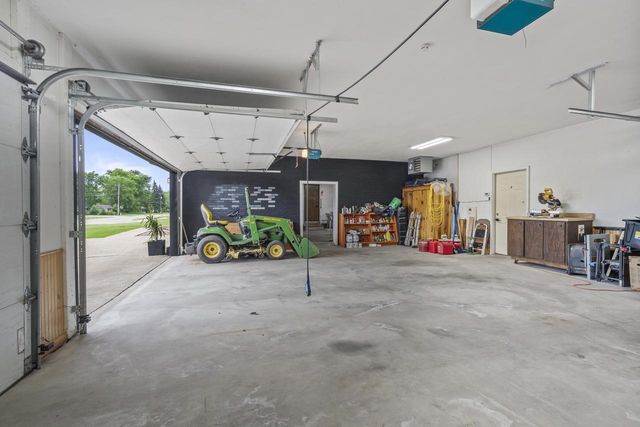 2101 LAWRENCE DRIVE, De Pere, WI 54115