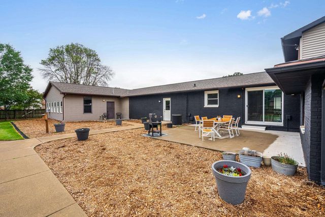 2101 LAWRENCE DRIVE, De Pere, WI 54115