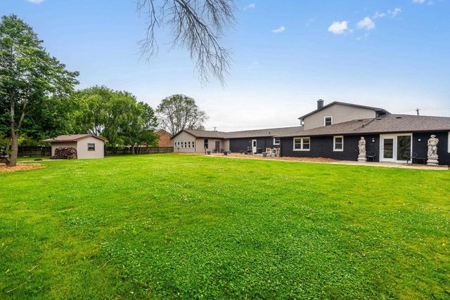 2101 LAWRENCE DRIVE, De Pere, WI 54115