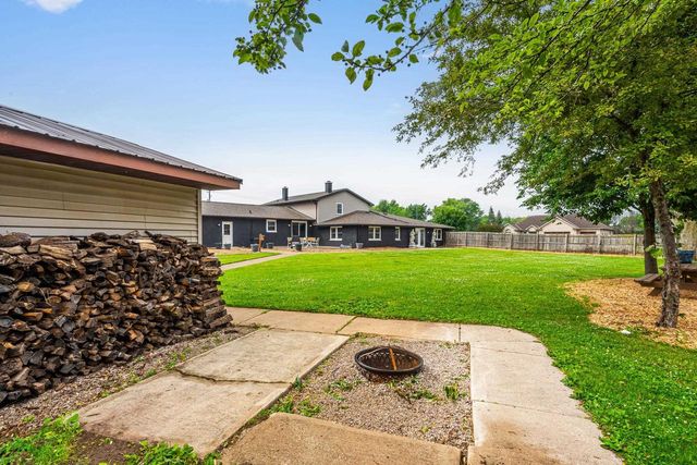 2101 LAWRENCE DRIVE, De Pere, WI 54115