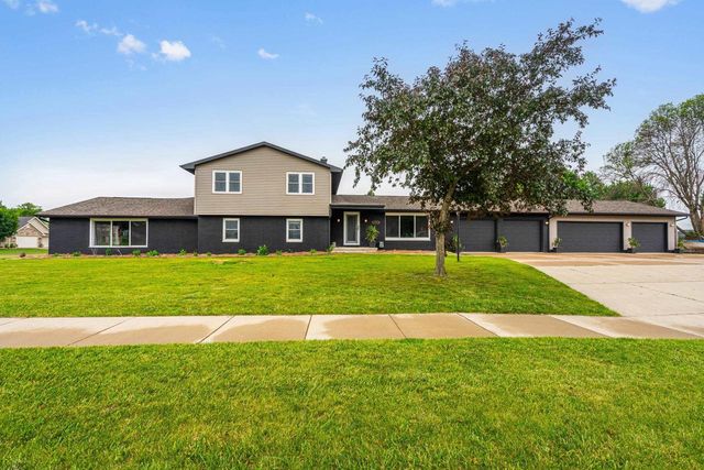 2101 LAWRENCE DRIVE, De Pere, WI 54115