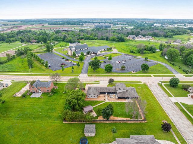 2101 LAWRENCE DRIVE, De Pere, WI 54115