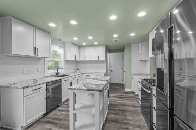 2101 LAWRENCE DRIVE, De Pere, WI 54115