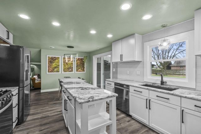 2101 LAWRENCE DRIVE, De Pere, WI 54115