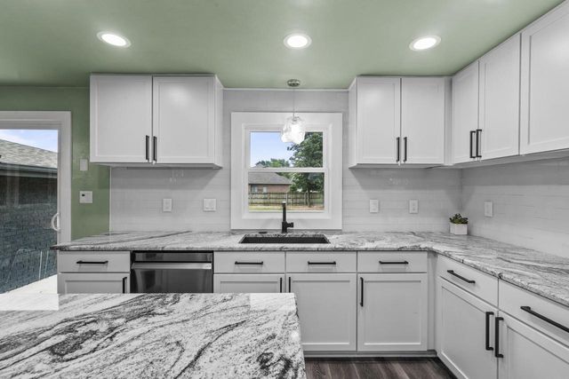 2101 LAWRENCE DRIVE, De Pere, WI 54115