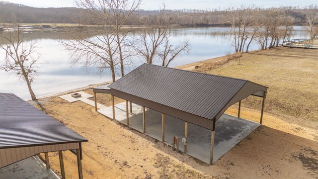 235 Hardin Bottom River Rd, Clifton, TN 38425