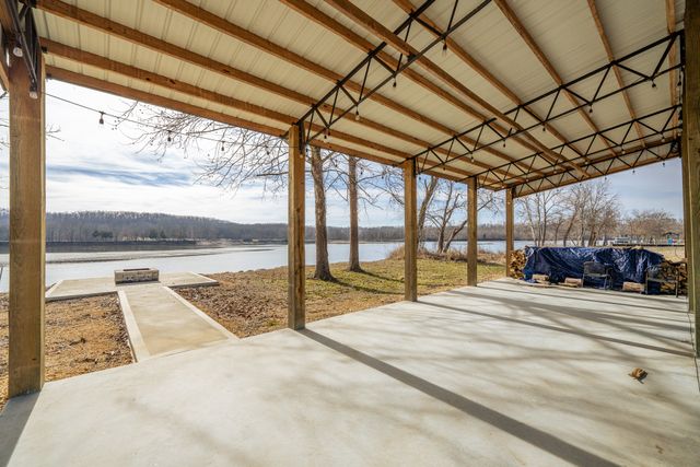 235 Hardin Bottom River Rd, Clifton, TN 38425