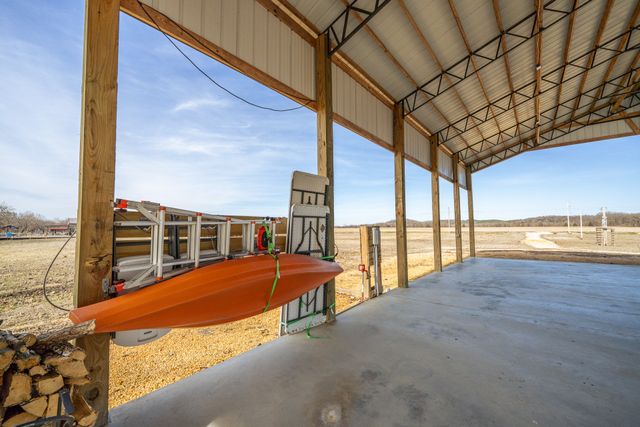 235 Hardin Bottom River Rd, Clifton, TN 38425