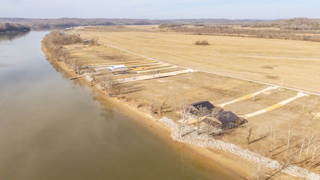 235 Hardin Bottom River Rd, Clifton, TN 38425