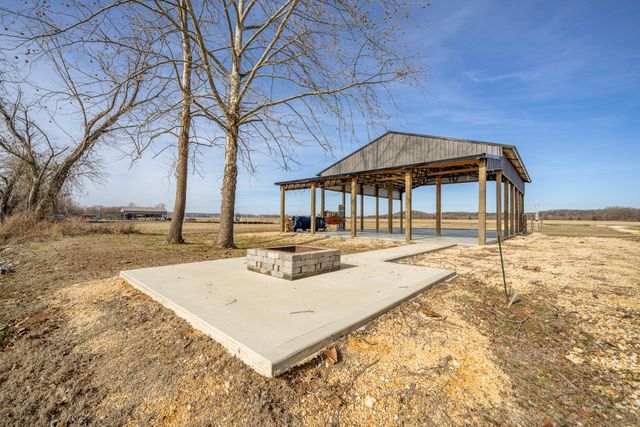 235 Hardin Bottom River Rd, Clifton, TN 38425