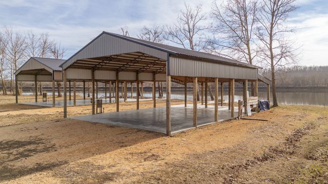 235 Hardin Bottom River Rd, Clifton, TN 38425