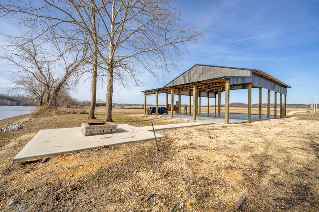 235 Hardin Bottom River Rd, Clifton, TN 38425