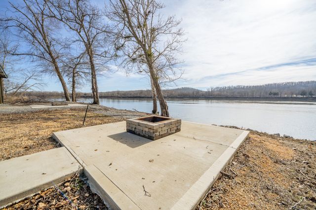 235 Hardin Bottom River Rd, Clifton, TN 38425