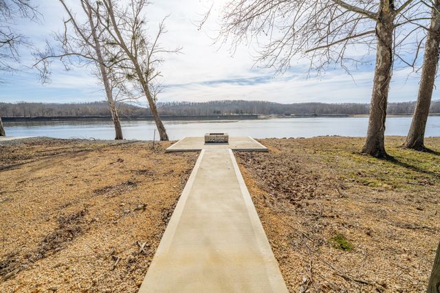 235 Hardin Bottom River Rd, Clifton, TN 38425