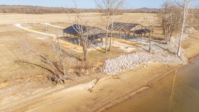 235 Hardin Bottom River Rd, Clifton, TN 38425