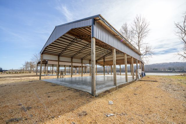 235 Hardin Bottom River Rd, Clifton, TN 38425