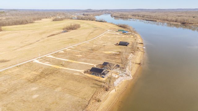 235 Hardin Bottom River Rd, Clifton, TN 38425