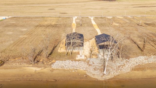 235 Hardin Bottom River Rd, Clifton, TN 38425