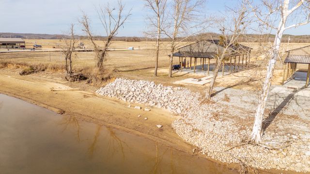 235 Hardin Bottom River Rd, Clifton, TN 38425