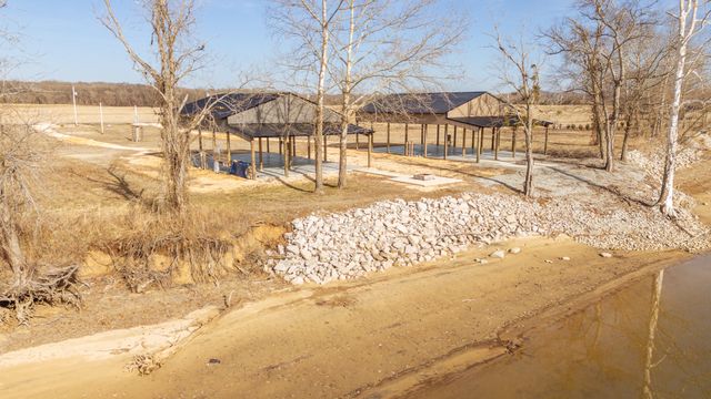 235 Hardin Bottom River Rd, Clifton, TN 38425