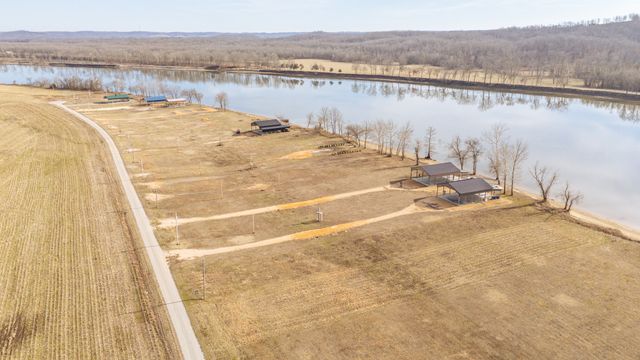 235 Hardin Bottom River Rd, Clifton, TN 38425