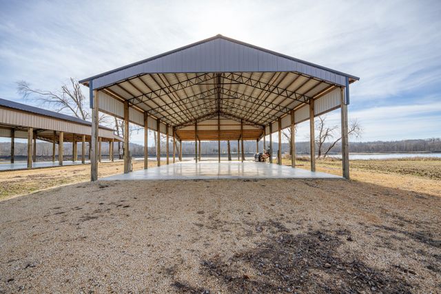 235 Hardin Bottom River Rd, Clifton, TN 38425