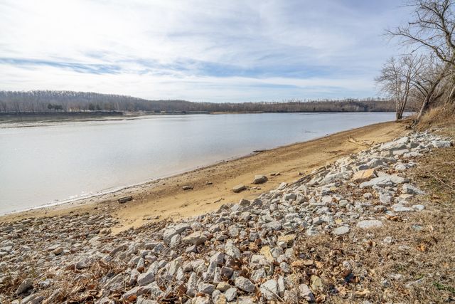 235 Hardin Bottom River Rd, Clifton, TN 38425