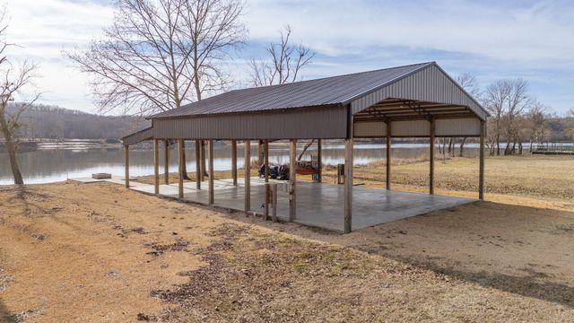 235 Hardin Bottom River Rd, Clifton, TN 38425